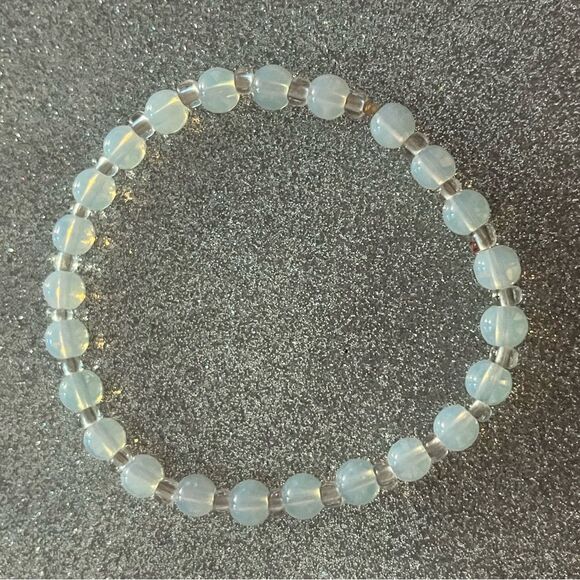 Iridescent glass bead bracelet NWOT - Picture 7 of 7